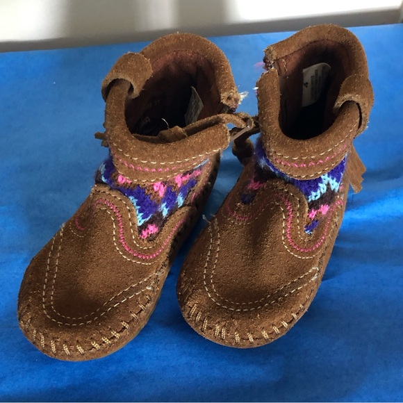 Minnetonka Other - Minnetonka leather boots baby size 4